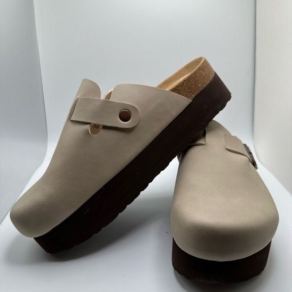 CUSHIONAIRE Women's Cork Footbed Platform Clog 10 SAND - Picture 7 of 7